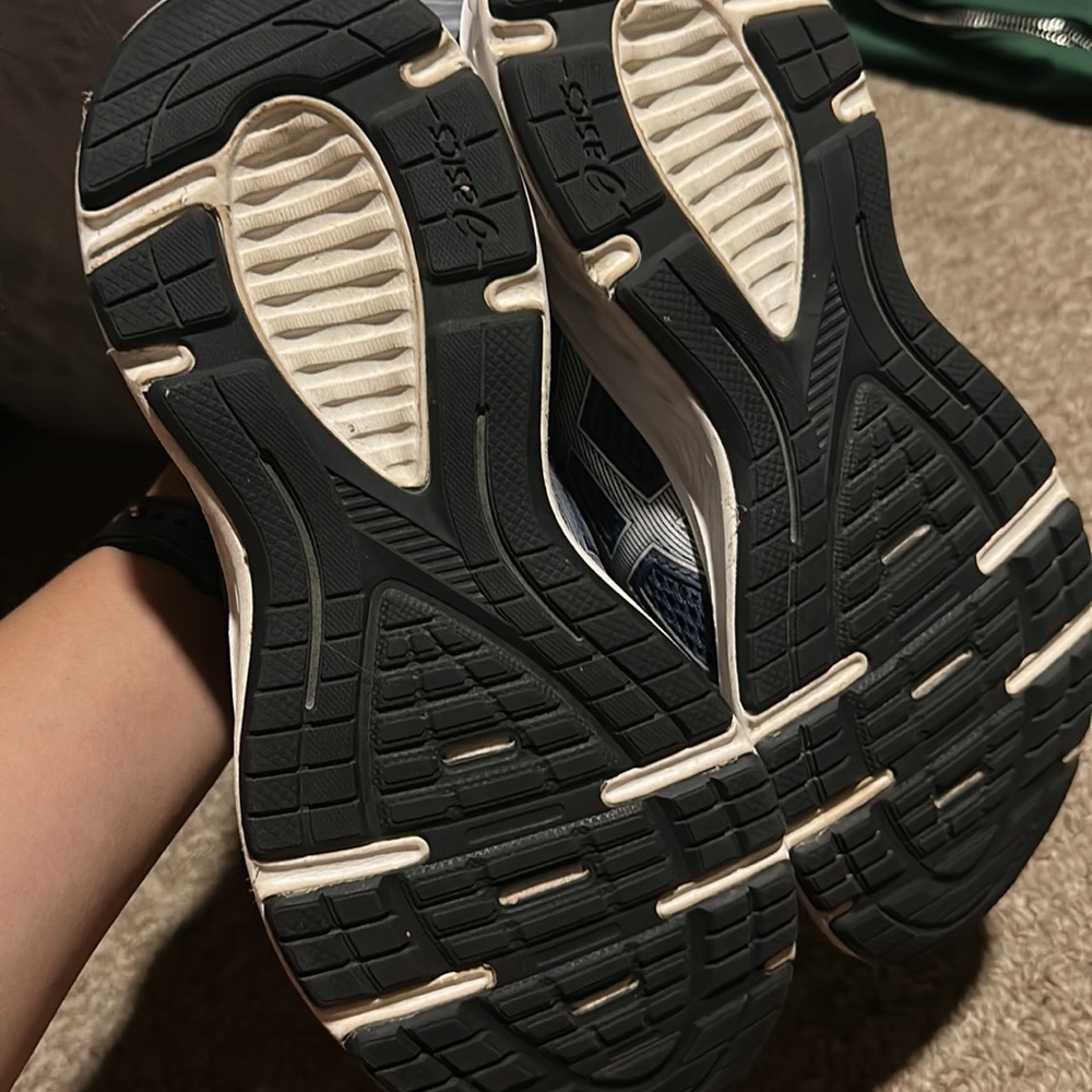 ASICS - Picture 4 of 5